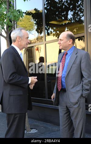 Le secrétaire Dirk Kempthorne et des assistants en visite à Los Angeles, Californie, visitant les bureaux, décors, terrains Universal Studios à Hollywood Banque D'Images