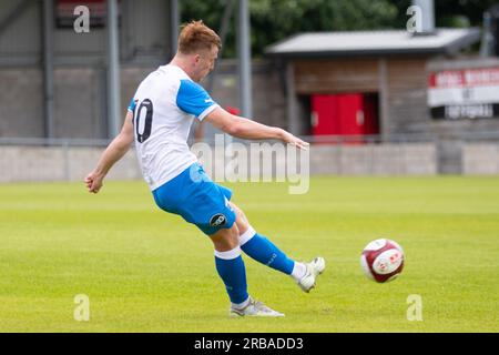 JuniorTiensia #10 de Barrow AFC lors du match amical de pré-saison entre le FC United de Manchester et Barrow à Broadhurst Park, Moston le samedi 8 juillet 2023. (Photo : Mike Morese | MI News) crédit : MI News & Sport / Alamy Live News Banque D'Images