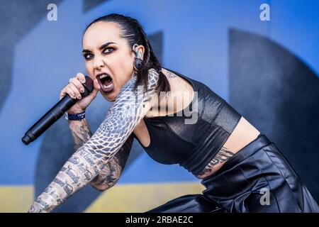 La chanteuse ukrainienne Tatiana Shmayluk du groupe Jinjer se produit en juin 2023 Banque D'Images
