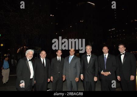 Gala de collecte de fonds pour l'African American Experience Fund (AAEF) de la National Park Foundation à la Rainbow Room du Rockefeller Center, New York City, New York, où le secrétaire Dirk Kempthorne a rejoint les anciens États-Unis Andrew Young, ambassadeur auprès des Nations Unies et leader des droits civiques, Ernest Green, ancien secrétaire adjoint au travail et pionnier de l’intégration scolaire de Little Rock, Ingrid Saunders Jones, vice-présidente de Coca-Cola Company, Gwen Ifill, correspondante de la télévision publique et modératrice, Et le président du conseil d'administration de l'AAEF, Robert Harris, parmi les dignitaires présents Banque D'Images