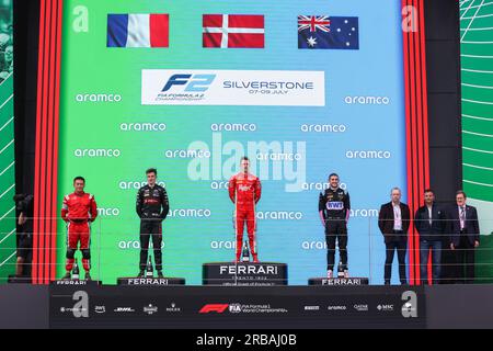 Podium POURCHAIRE Theo (fra), ART Grand Prix, Dallara F2, VESTI Frederik (dnk), Prema Racing, Dallara F2, DOOHAN Jack (aus), Uni-Virtuosi Racing, Dallara F2, portrait lors de la 8e manche du Championnat FIA de Formule 2 2023 du 7 au 9 juillet 2023 sur le circuit de Silverstone, à Silverstone, Royaume-Uni Banque D'Images