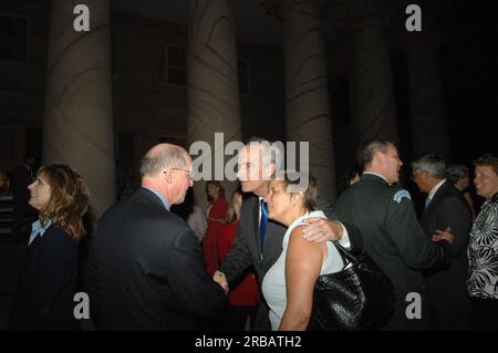 Le secrétaire Dirk Kempthorne se joint à Mary Bomar, directrice du service des parcs nationaux, et à d'autres responsables pour des visites, une réception au Arlington House-Robert E. Lee Memorial, Arlington, Virginie Banque D'Images