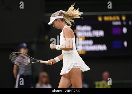 8 juillet 2023 ; All England Lawn tennis and Croquet Club, Londres, Angleterre : Tournoi de tennis de Wimbledon ; Match de célibataires pour femmes, Katie Boulter contre Rybakina Banque D'Images