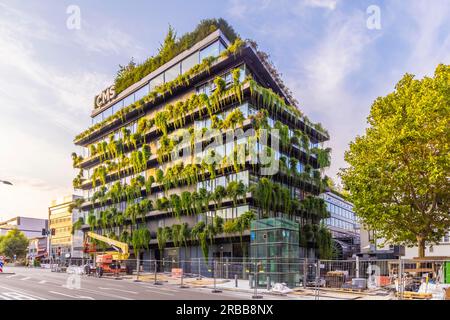 Façade verte pour un meilleur climat urbain, vue extérieure de l'immeuble commercial et de bureaux, Calwer passage, Stuttgart, Baden-Wuerttemberg, Allemagne Banque D'Images