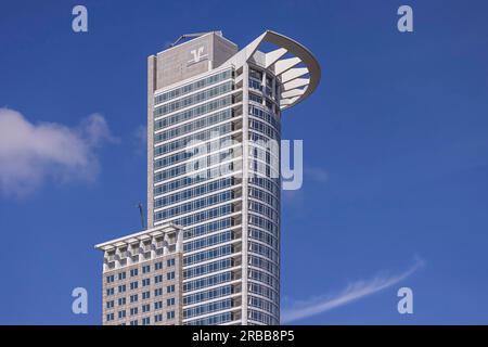 Westend 1, Westend Tower, Kronenhochhaus, siège social de DZ Bank, vue extérieure avec logo, Francfort-sur-le-main, Hesse, Allemagne Banque D'Images