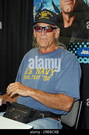 Knoxville, Tennessee, États-Unis. 8 juillet 2023. Jesse Ventura lors d'une apparition publique pour Fanboy Expo Knoxville Convention, Knoxville Convention Center, Knoxville, TN le 8 juillet 2023. Crédit : Derek Storm/Everett Collection/Alamy Live News Banque D'Images