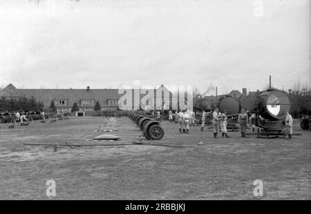 Wehrmacht Luftwaffe FLAK-Scheinwerfer / Flakscheinwerfer / Flak-SW 34 150 cm / projecteur allemand SW 34 150 cm avec Sonderanhänger / Sonderanhaenger 104 Banque D'Images