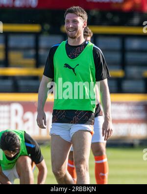 Southport, Merseyside, Angleterre, 7 juillet 2023. James Husband de Blackpool sourit tout pendant les échauffements, pendant Southport football Club V Blackpool football Club à Haig Avenue, dans une pré-saison amicale. (Image de crédit : ©Cody Froggatt/Alamy Live News) Banque D'Images