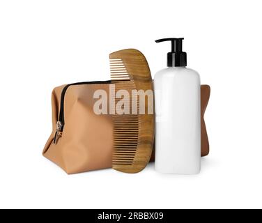 Préparation pour spa. Trousse de toilette compacte et différents produits cosmétiques isolés sur blanc Banque D'Images