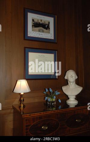 Vues autour du bureau du secrétaire, intérieur principal : ameublement, décorations, salle de bains Banque D'Images