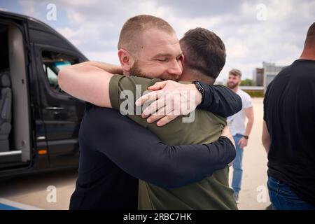 (Istanbul, Turquie) le président Volodmyr Zelensky accueille les héros ukrainiens - défenseurs d'Azovstal: Commandant de l'unité d'opérations spéciales Azov de la Garde nationale, héros de l'Ukraine Denys Prokopenko, son adjoint Svyatoslav Palamar, commandant par intérim de la 36e brigade des Marines séparée Serhiy Volynsky, officier supérieur de l'unité Azov Oleh Khomenko et commandant de la 12e brigade de la Garde nationale Denys Shleha. Les soldats étaient en Turquie après avoir été libérés de Russie. Banque D'Images