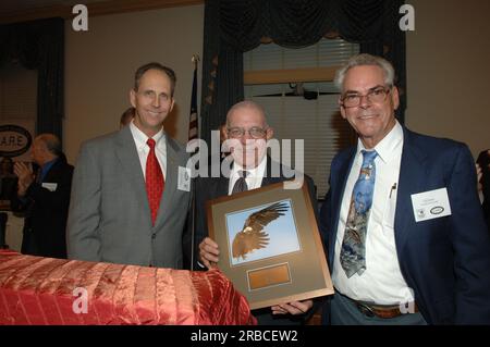 Réception et remise de prix sur Capitol Hill, parrainées par la Cooperative Alliance for refuge Enhancement (CARE) et le Fish and Wildlife Service (FWS), avec le secrétaire Dirk Kempthorne, le directeur du FWS H. Dale Hall, Et le directeur adjoint de la FWS pour le système national de refuge faunique (NWRS) Geoffrey Haskett parmi les fonctionnaires de l'intérieur sur place. Les membres du Congrès Mike Thompson de Californie, Michael Castle du Delaware, Norman Dicks de Washington, Ron Kind du Wisconsin, Jim Saxton du New Jersey et Todd Tiahrt du Kansas ont été honorés pour leur travail en faveur du NWRS. Événement mis en évidence National Wildlife Banque D'Images