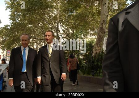 Le secrétaire Dirk Kempthorne et des assistants à New York City, New York pour la tournée, la participation à l'inauguration d'un nouveau mémorial au monument national African Burial Ground Banque D'Images