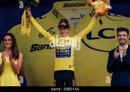 Limoges, France. 08 juillet 2023. Photo de Zac Williams/SWpix.com- 08/07/2023 - Cyclisme - Tour de France 2023 - Etape 8 Libourne à Limoges (200.7km) - Jonas Vingegaard, Jumbo Visma. Crédit : SWpix/Alamy Live News Banque D'Images