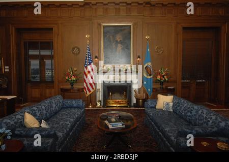 Vues autour du bureau du secrétaire, intérieur principal : ameublement, décorations, salle de bains Banque D'Images