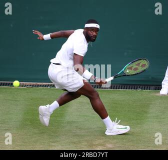 Wimbledon, Royaume-Uni. 08 juillet 2023. L'américaine Frances Tiafoe lors de son match de troisième tour contre Grigor Dimitrov, de Bulgarie, à Wimbledon. Crédit : Adam Stoltman/Alamy Live News Banque D'Images