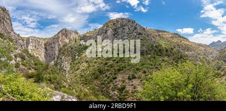 Le ravin de l’enfer à Vall de Laguar. Sentier de randonnée de 6 800 marches de pierre appelé la cathédrale de la randonnée. À Vall de Laguar, Alicante, Espagne Banque D'Images