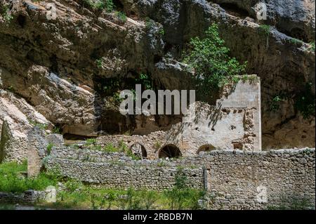 L'abbaye de San Martino in Valle est une abbaye bénédictine en ruine près du Gole di Fara San Martino in Fara San Martino dans la province de Chieti. Le f Banque D'Images