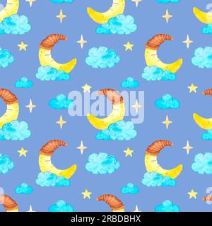 Nuages bleus à l'aquarelle dessinés à la main avec un motif sans couture en croissant de lune souriant. Isolé sur fond bleu. Peut être utilisé pour le textile pour enfants, Gift-W. Banque D'Images