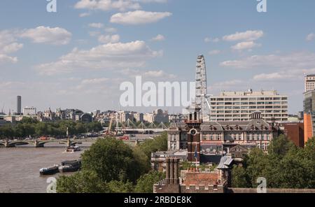 Vue sur le toit de la Tamise et Westminster Bridge depuis Lambeth Palace, Lambeth, Londres, SE1, Angleterre, ROYAUME-UNI Banque D'Images