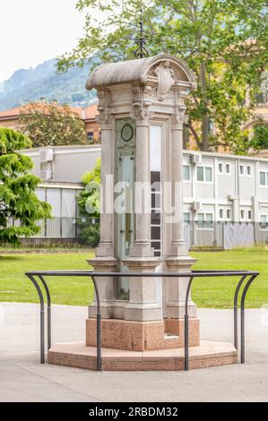 Ancien baromètre et limnimètre dans le parc Ciani à Lugano, Suisse Banque D'Images