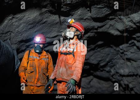 BIJIE, CHINE - 5 JUILLET 2023 - les travailleurs travaillent au projet minier et enrichissant de la mine de plomb et de zinc Zhugongtang dans le village de Zinche, à Shuitangbao To Banque D'Images