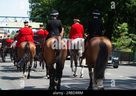 Ascot, Berkshire, Royaume-Uni. 23 juin 2023. Section montée de la police de la vallée de la Tamise menant les chevaux royaux et les voitures après la procession royale. Crédit : Maureen McLean/Alamy Banque D'Images