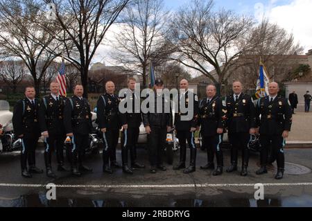 ÉTATS-UNIS Garez l'unité moto de police à portée de main pour la Saint-Sylvestre annuelle Patrick's Day Parade, Washington, D.C., avec le secrétaire Dirk Kempthorne rencontrant les officiers, inspectant les véhicules, et participant à la procession motocycliste Banque D'Images
