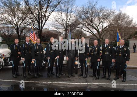 ÉTATS-UNIS Garez l'unité moto de police à portée de main pour la Saint-Sylvestre annuelle Patrick's Day Parade, Washington, D.C., avec le secrétaire Dirk Kempthorne rencontrant les officiers, inspectant les véhicules, et participant à la procession motocycliste Banque D'Images