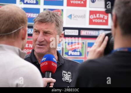 Hull, Royaume-Uni. 9 juillet 2023. Tony Smith, entraîneur-chef du Hull FC interviewé lors du pré-match de Sky Sports. Betfred Super League : Hull KR - Hull FC. Crédit : Paul Whitehurst/Alamy Live News Banque D'Images