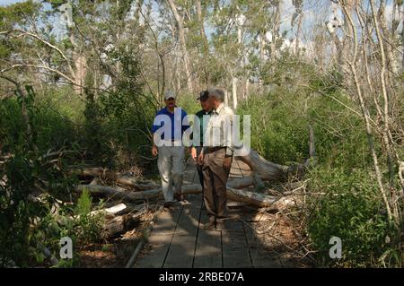 Le secrétaire Dirk Kempthorne en visite dans la région de la Nouvelle-Orléans, en Louisiane, où il a rencontré et visité le personnel du Fish and Wildlife Service Banque D'Images