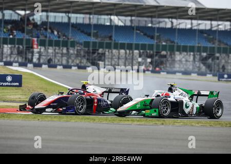 21 NOVALAK Clement (fra), Trident Racing, Dallara F2, action 25 BOSCHUNG Raph (SWI), Campos Racing, Dallara F2, action lors de la 8e manche du Championnat FIA de Formule 2 2023 du 7 au 9 juillet 2023 sur le circuit de Silverstone, à Silverstone, Royaume-Uni Banque D'Images