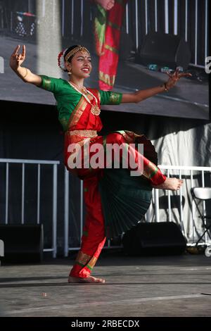 Markham, Canada. 24 juin 2023. Girl interprète une danse classique indienne Bharatanatyam lors du Festival Taste of Asia à Markham, Ontario, Canada, le 24 juin 2023. Le festival est le plus grand festival asiatique au Canada avec plus de 180 000 000 participants chaque année. (Photo de Creative Touch Imaging Ltd./NurPhoto)0 crédit : NurPhoto SRL/Alamy Live News Banque D'Images