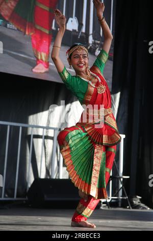 Markham, Canada. 24 juin 2023. Girl interprète une danse classique indienne Bharatanatyam lors du Festival Taste of Asia à Markham, Ontario, Canada, le 24 juin 2023. Le festival est le plus grand festival asiatique au Canada avec plus de 180 000 000 participants chaque année. (Photo de Creative Touch Imaging Ltd./NurPhoto) crédit : NurPhoto SRL/Alamy Live News Banque D'Images