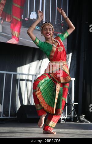 Markham, Canada. 24 juin 2023. Girl interprète une danse classique indienne Bharatanatyam lors du Festival Taste of Asia à Markham, Ontario, Canada, le 24 juin 2023. Le festival est le plus grand festival asiatique au Canada avec plus de 180 000 000 participants chaque année. (Photo de Creative Touch Imaging Ltd./NurPhoto) crédit : NurPhoto SRL/Alamy Live News Banque D'Images