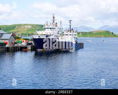 NLV Pharos et Pole Star, des phares exploités par le Northern Lighthouse Board, dans le port d'Oban, Argyll et Bute, Écosse, Royaume-Uni. Banque D'Images