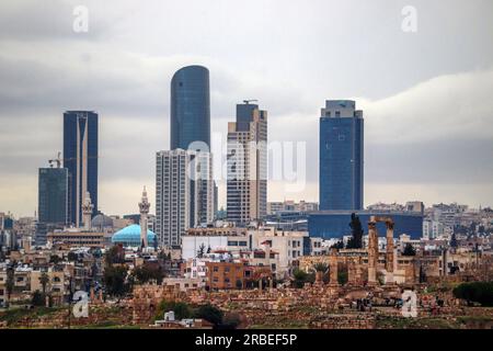 Amman, Jordanie : toute l'histoire d'Amman - Romain, arabe, islamique, moderne (Citadelle d'Amman, maisons arabes, Mosquée du Roi Abdullah, tours Abdali) Banque D'Images