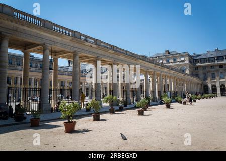 La Cour d'honneur, Palais-Royal, ancien palais royal français situé rue Saint-Honoré dans le 1e arrondissement, Paris, France Banque D'Images