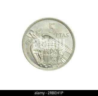 Pièce de 5 pesetas fabriquée par l'Espagne, qui montre bouclier couronné dans l'oiseau volant et valeur numérique Banque D'Images