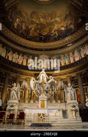 'L'Ecstasy de Marie Madeleine' par Carlo Marochetti et Mosaïque 'Christianisme de France' dans le dôme, église de la Madeleine, construite au début du 19e siècle Banque D'Images