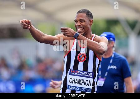 Zharnel Hughes célèbre la victoire de la finale du 200m masculin lors des Championnats du Royaume-Uni d'athlétisme à Manchester Regional Arena, Manchester, Royaume-Uni, le 9 juillet 2023 (photo de Conor Molloy/News Images) Banque D'Images