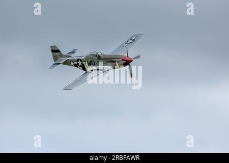 Le P-51D Mustang « G-CMDK » nord-américain a été décollé au salon aéronautique militaire de Shuttleworth le 2 juillet 2023. Banque D'Images