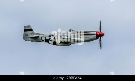 Le P-51D Mustang « G-CMDK » nord-américain a été décollé au salon aéronautique militaire de Shuttleworth le 2 juillet 2023. Banque D'Images