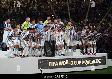 Lusail, Qatar, 18e. Décembre 2022. Lionel Messi avant de soulever la coupe du monde Fifa. Argentine vs France, match 64, finale du Fifa World Cu Banque D'Images