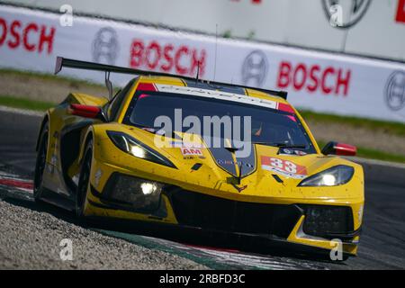 Monza, Italie. 09 juillet 2023. La CORVETTE #33 (USA), Chevrolet Corvette C8.R, Nicky Catsburg (NLD), Ben Keating (USA), Nicolas Varrone (ARG) lors du FIA WEC - 6 heures de Monza - Championnat du monde d'Endurance à Autodromo di Monza le 9 juillet 2023 à Monza, Italie. Crédit : Luca Rossini/E-Mage/Alamy Live News Banque D'Images