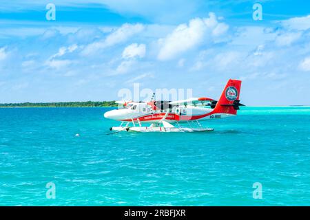 Male, Maldives - 30 juillet 2017 : avion Hydroplane de Havilland Canada DHC-6-300 (8Q-MBE) de Trans Maldivian Airways sur l'océan Indien Banque D'Images