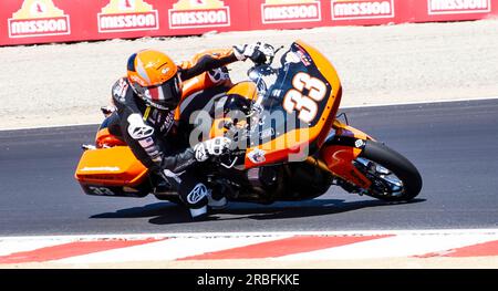 Juillet 08 2023 Monterey, CA, U.S.A Kyle Wyman(33) arrive au virage 3 lors de la Mission Foods MotoAmerica King of the Baggers Q2 au WeatherTech Raceway Laguna Seca Monterey, CA Thurma Banque D'Images