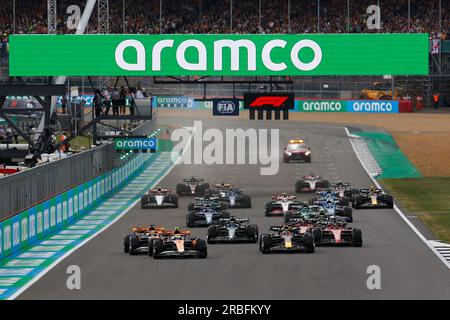 04 NORRIS Lando (gbr), McLaren F1 Team MCL60, action 01 VERSTAPPEN Max (nld), Red Bull Racing RB19, action 81 PIASTRI Oscar (aus), McLaren F1 Team MCL60, départ de la course, lors du Grand Prix de Grande-Bretagne Aramco 2023 de Formule 1, 10e manche du Championnat du monde de Formule 1 2023 du 7 au 9 juillet 2023 sur le circuit de Silverstone, à Silverstone, Royaume-Uni Banque D'Images