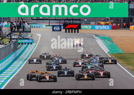 04 NORRIS Lando (gbr), McLaren F1 Team MCL60, 01 VERSTAPPEN Max (nld), Red Bull Racing RB19 et 81 PIASTRI Oscar (aus), McLaren F1 Team MCL60, départ de la course, lors du Grand Prix de Grande-Bretagne Aramco 2023 de Formule 1, 10e manche du Championnat du monde de Formule 1 2023 du 7 au 9 juillet 2023 sur le circuit de Silverstone, à Silverstone, Royaume-Uni Banque D'Images