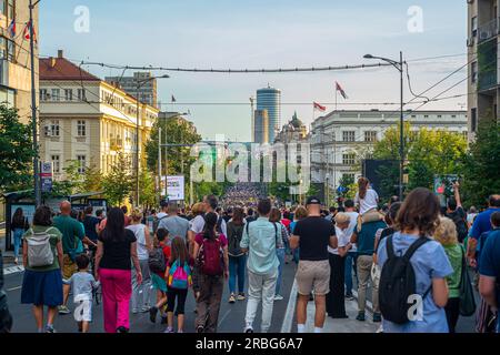 01 juillet 2023, Belgrade, Serbie, manifestation contre les violences déclenchées par des fusillades de masse dans l'école de Belgrade et Mladenovac , ville près de Belgrade Banque D'Images